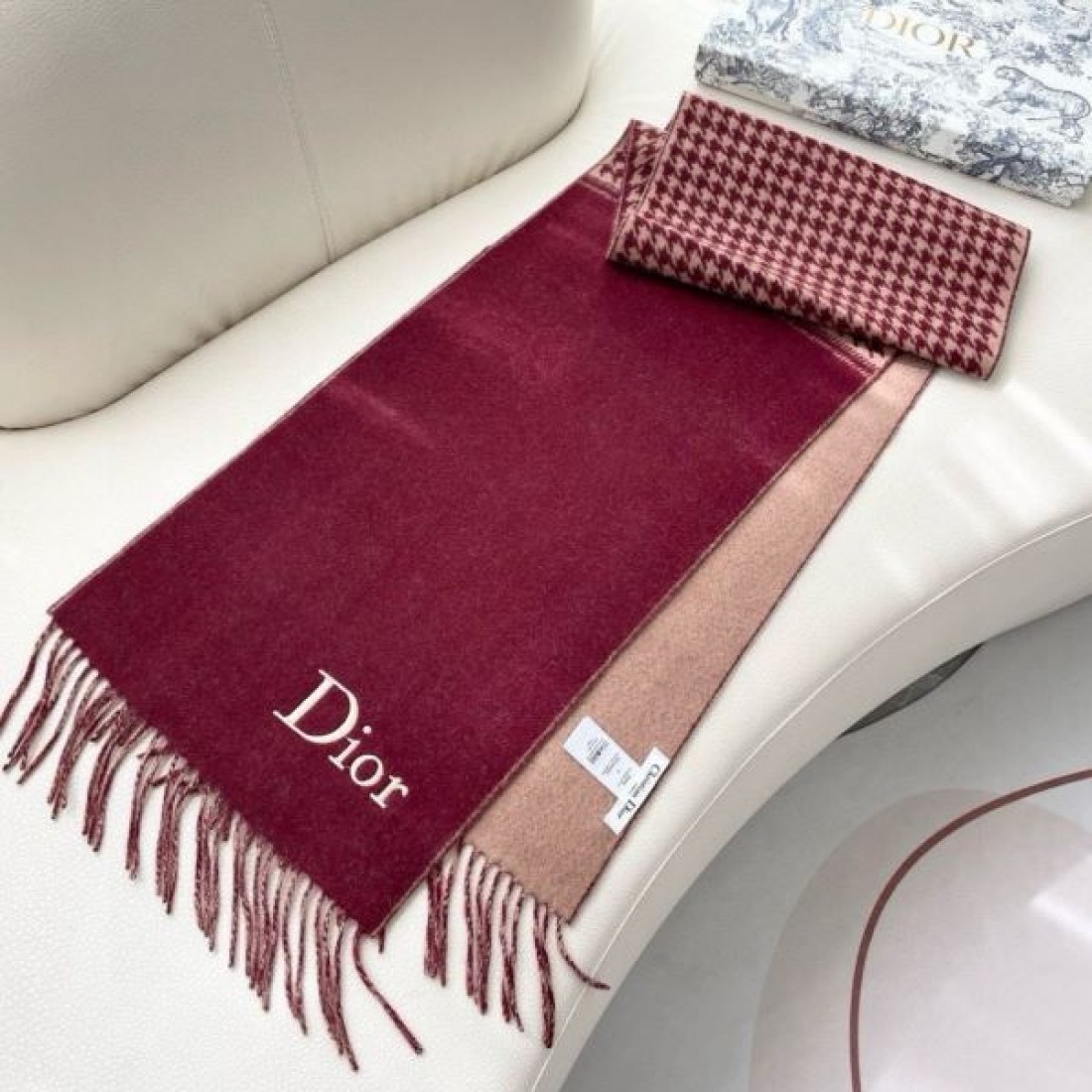 千鳥格子 Christian Dior クリスチャンディオール コピー マフラー ベージュカラー ロゴデザイン フリンジ仕様 柔らかな雰囲気演出
