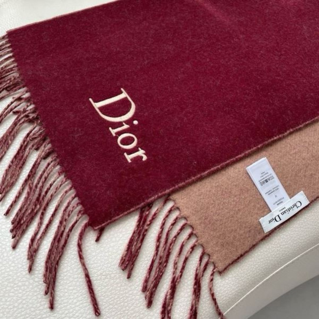 千鳥格子 Christian Dior クリスチャンディオール コピー マフラー ベージュカラー ロゴデザイン フリンジ仕様 柔らかな雰囲気演出