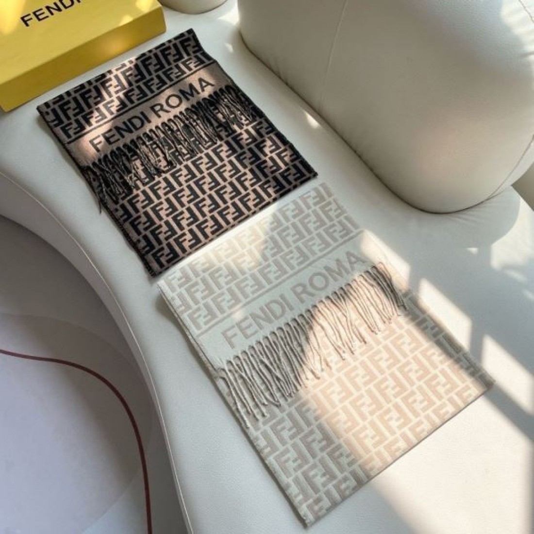 FENDI フェンディ コピー マフラー FF柄 ロゴパターン フリンジ付き やわらか見え 防寒小物 ギフト映え