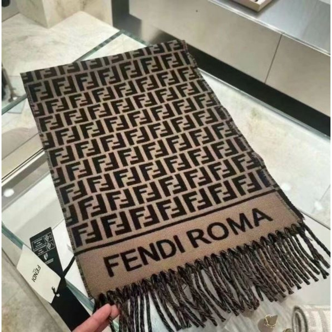 FENDI フェンディ コピー マフラー FF柄 ロゴパターン フリンジ付き やわらか見え 防寒小物 ギフト映え