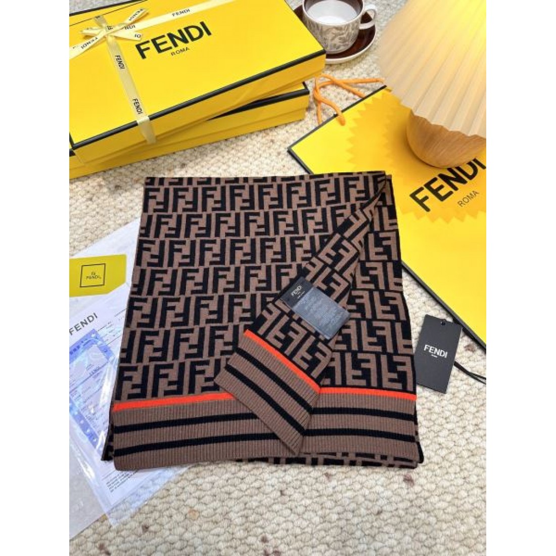 FENDI フェンディ コピー マフラー FF柄 ロゴパターン フリンジ付き 箱付き見え ギフト映え 2026新作