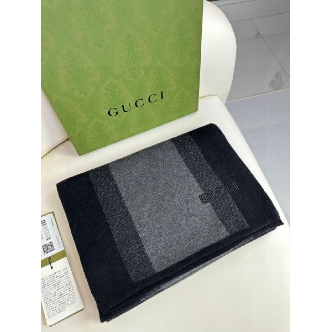 マフラー ロゴ入り チェック柄 配色デザイン GUCCI グッチ コピー 2026新作 首元映え きれいめ防寒アイテム
