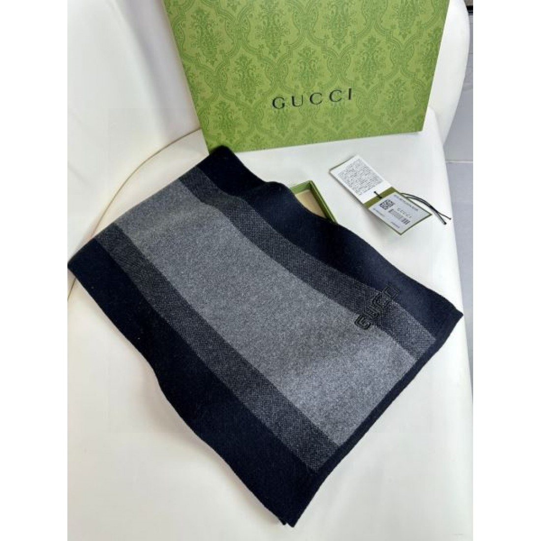 マフラー ロゴ入り チェック柄 配色デザイン GUCCI グッチ コピー 2026新作 首元映え きれいめ防寒アイテム