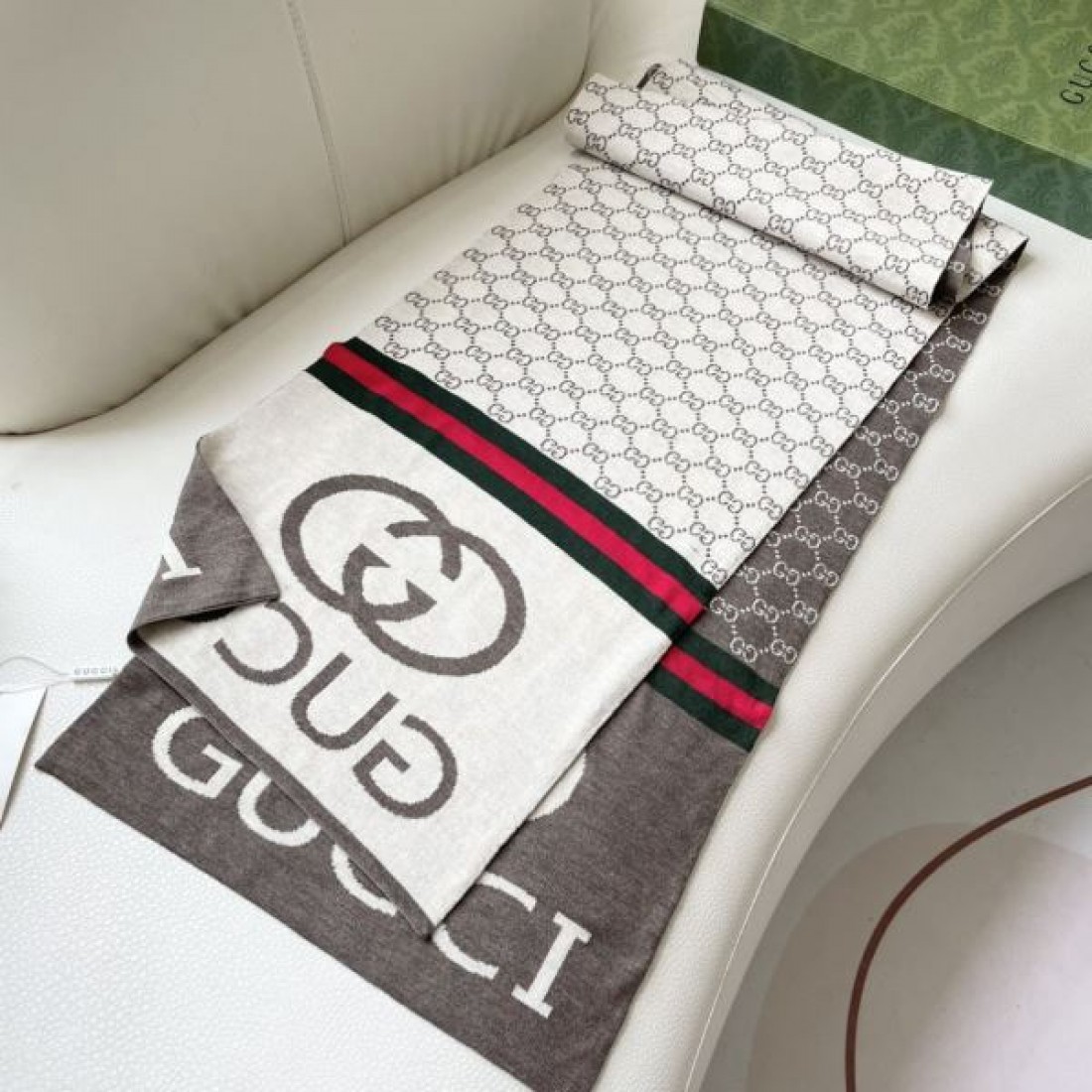 上品 高級感 グッチ GUCCI スーパーコピー スカーフ 洗練 華やか