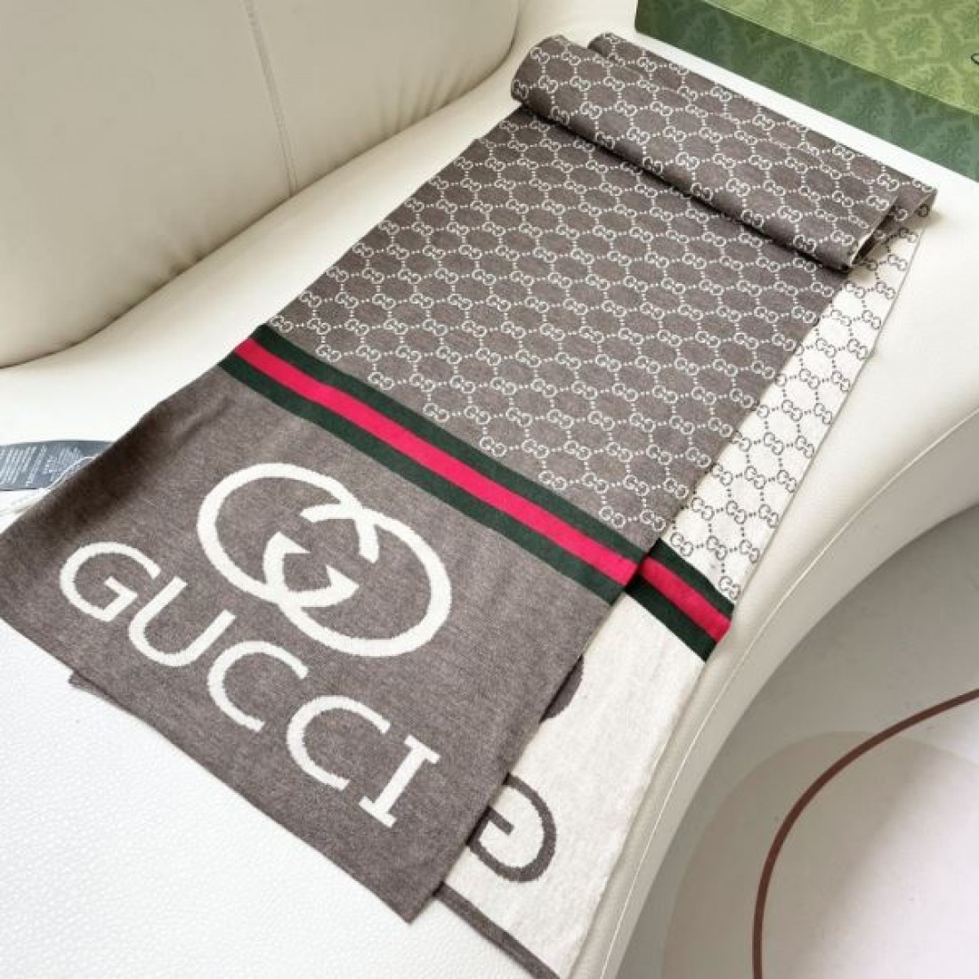 上品 高級感 グッチ GUCCI スーパーコピー スカーフ 洗練 華やか