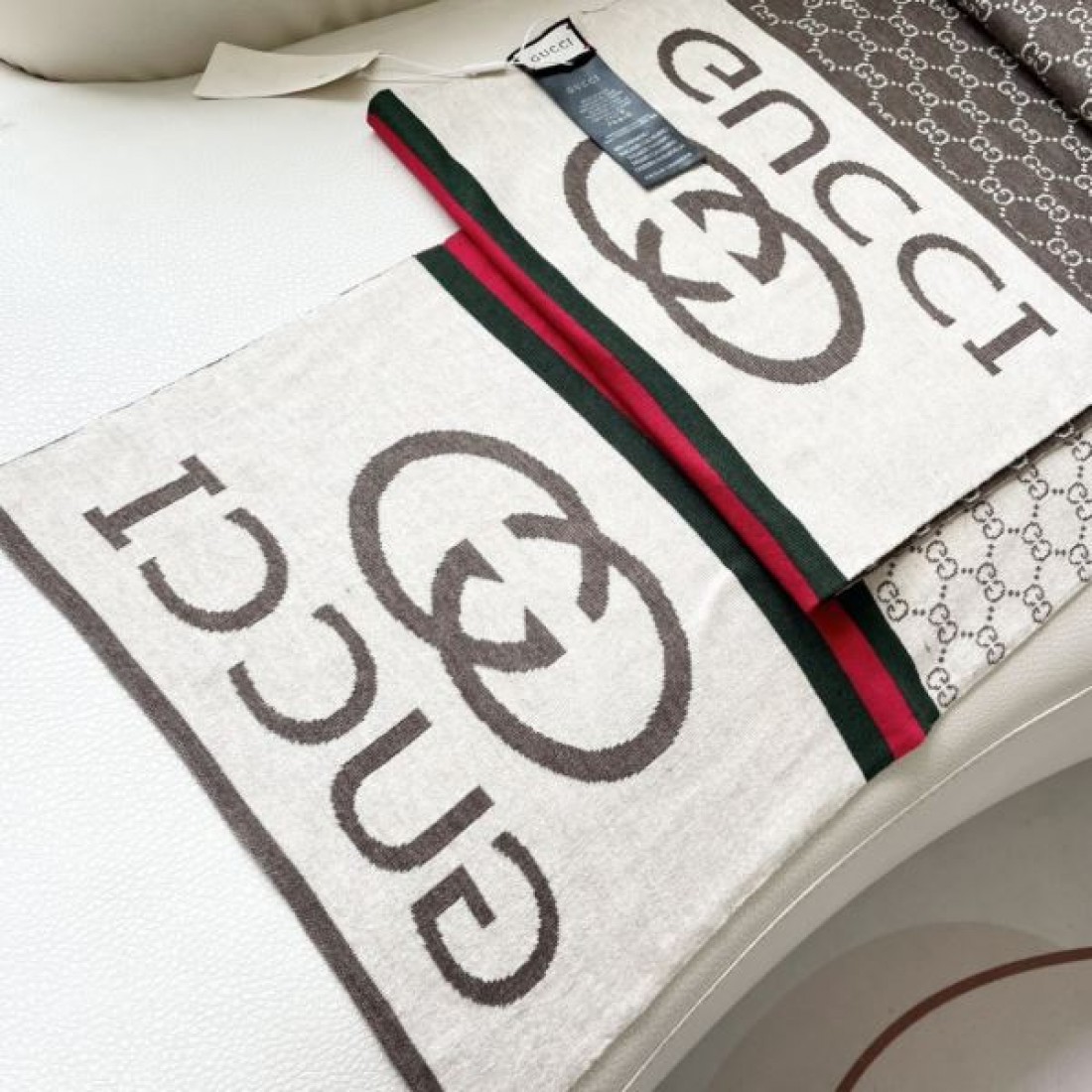 上品 高級感 グッチ GUCCI スーパーコピー スカーフ 洗練 華やか