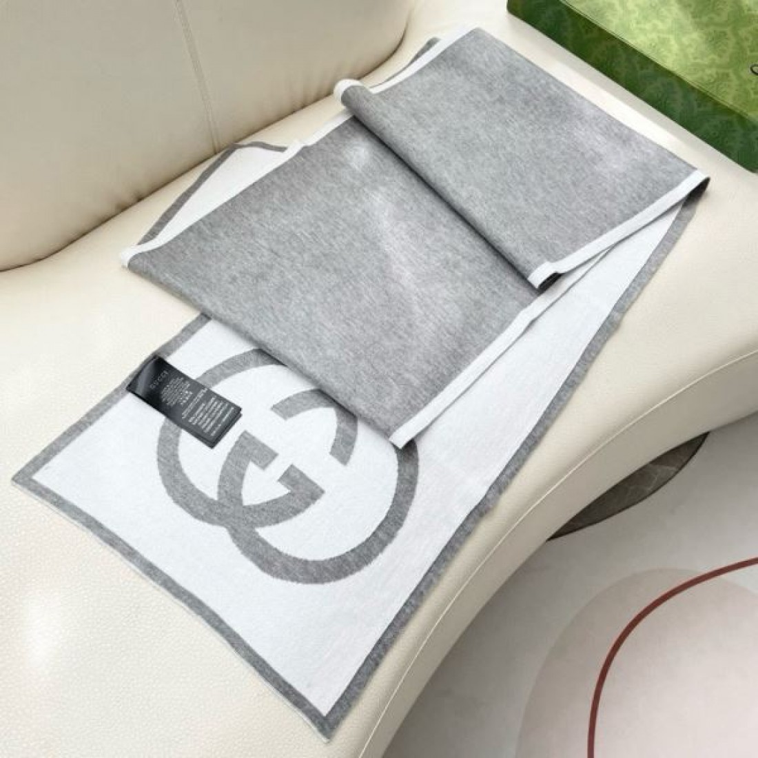 落ち着き 上質 グッチ GUCCI スーパーコピー スカーフ 大人向け エレガント