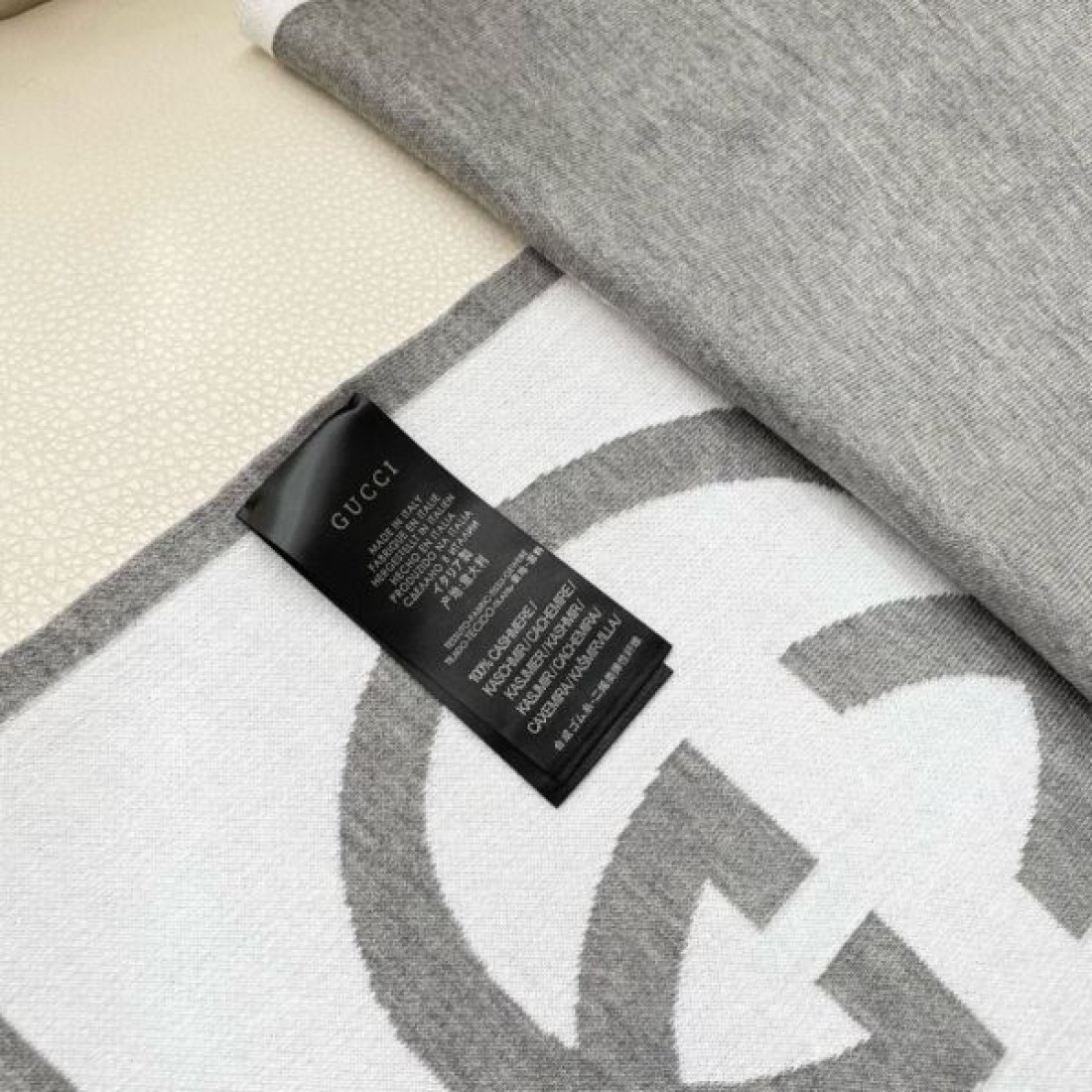 落ち着き 上質 グッチ GUCCI スーパーコピー スカーフ 大人向け エレガント