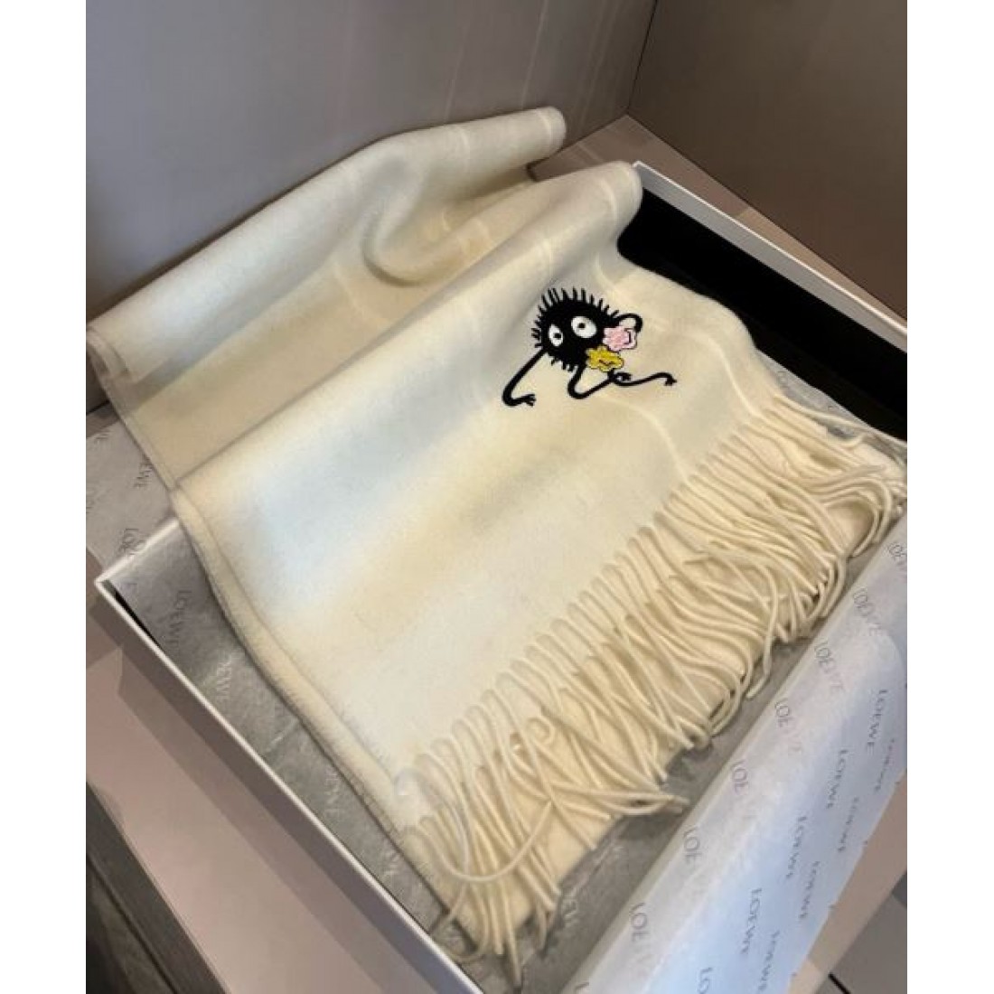 上質 エレガント ロエベ LOEWE コピー スカーフ 洗練 高級感