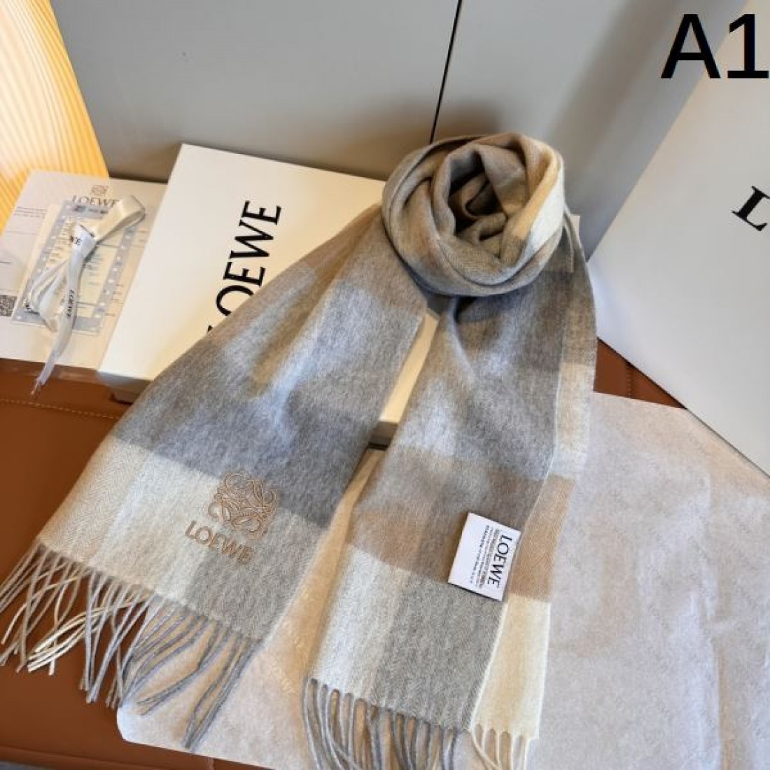落ち着き 上品 ロエベ LOEWE コピー スカーフ 大人向け 優雅