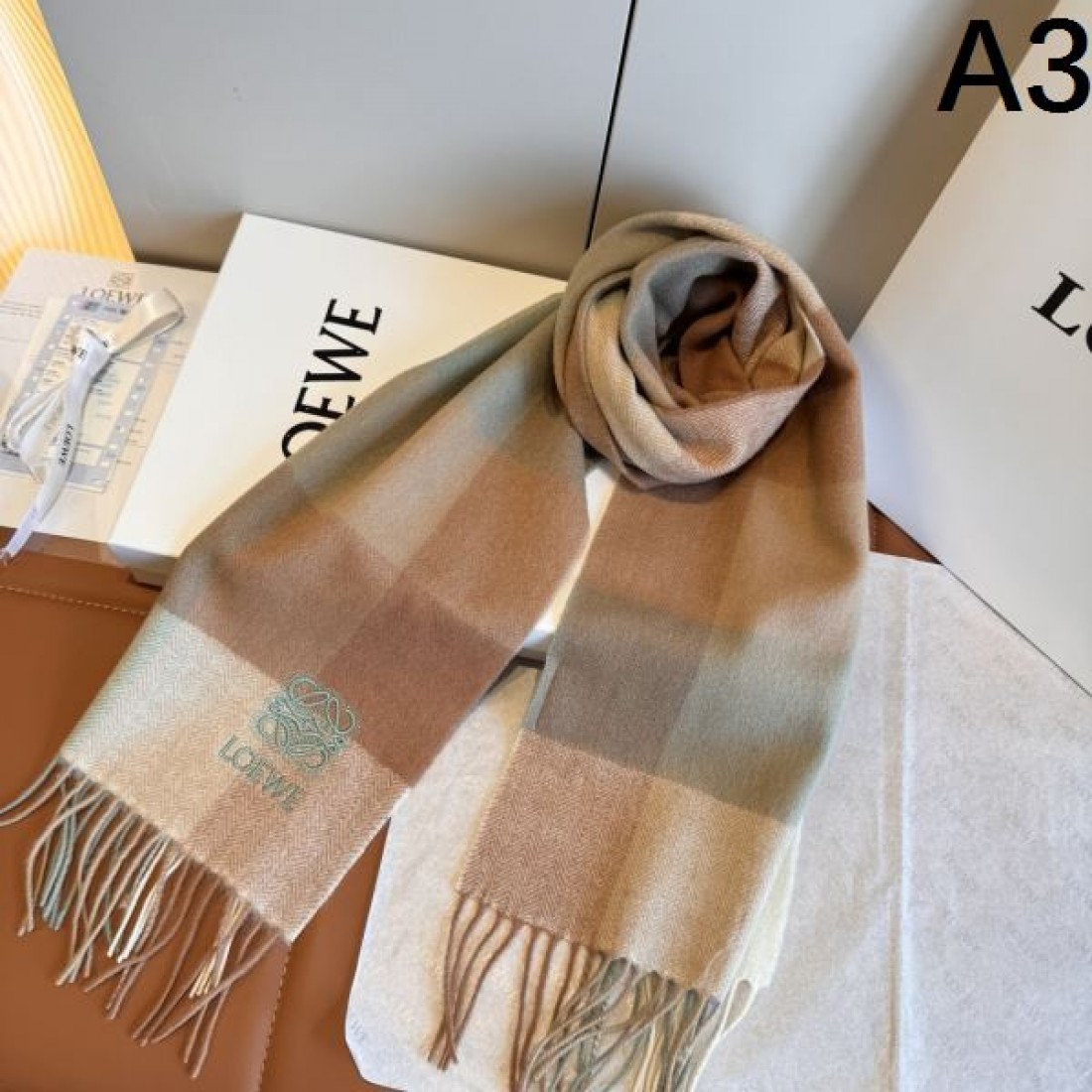 落ち着き 上品 ロエベ LOEWE コピー スカーフ 大人向け 優雅