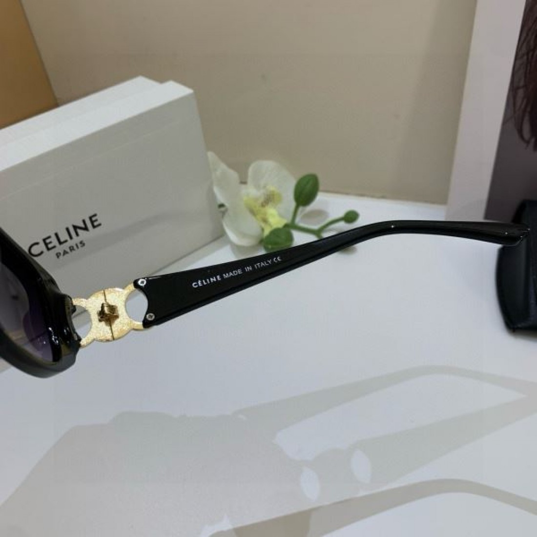 クリア アクリル 未来的 セリーヌ CELINE コピー サングラス 透明 軽量 先進的