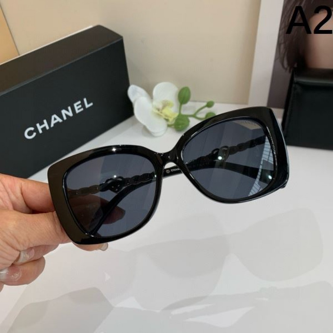 モノクロ グラマラス シャープ シャネル CHANEL コピー サングラス クール 知的 都会