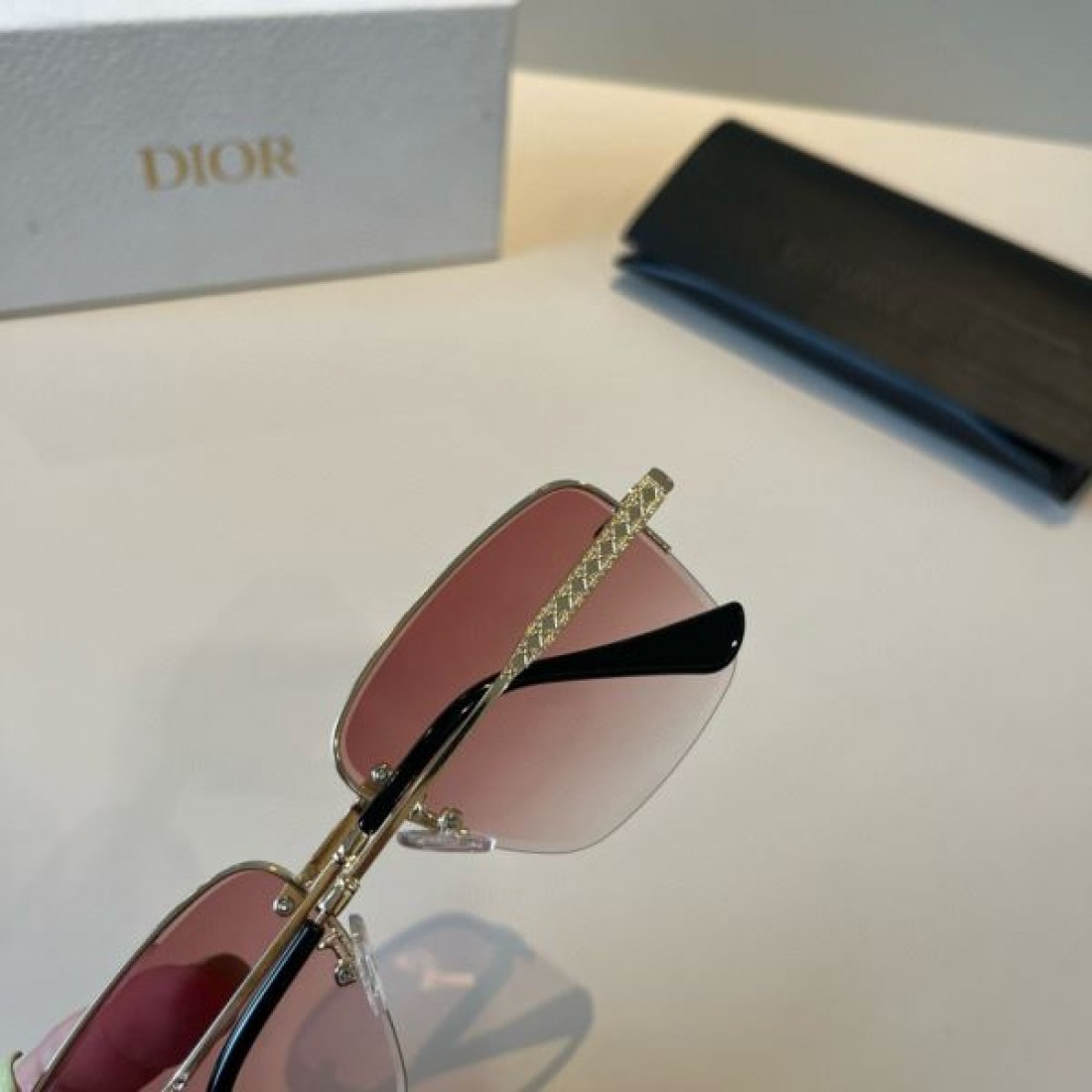 ミリタリーな ダークな シャイニーな ディオール DIOR コピー サングラス クールな 神秘的な