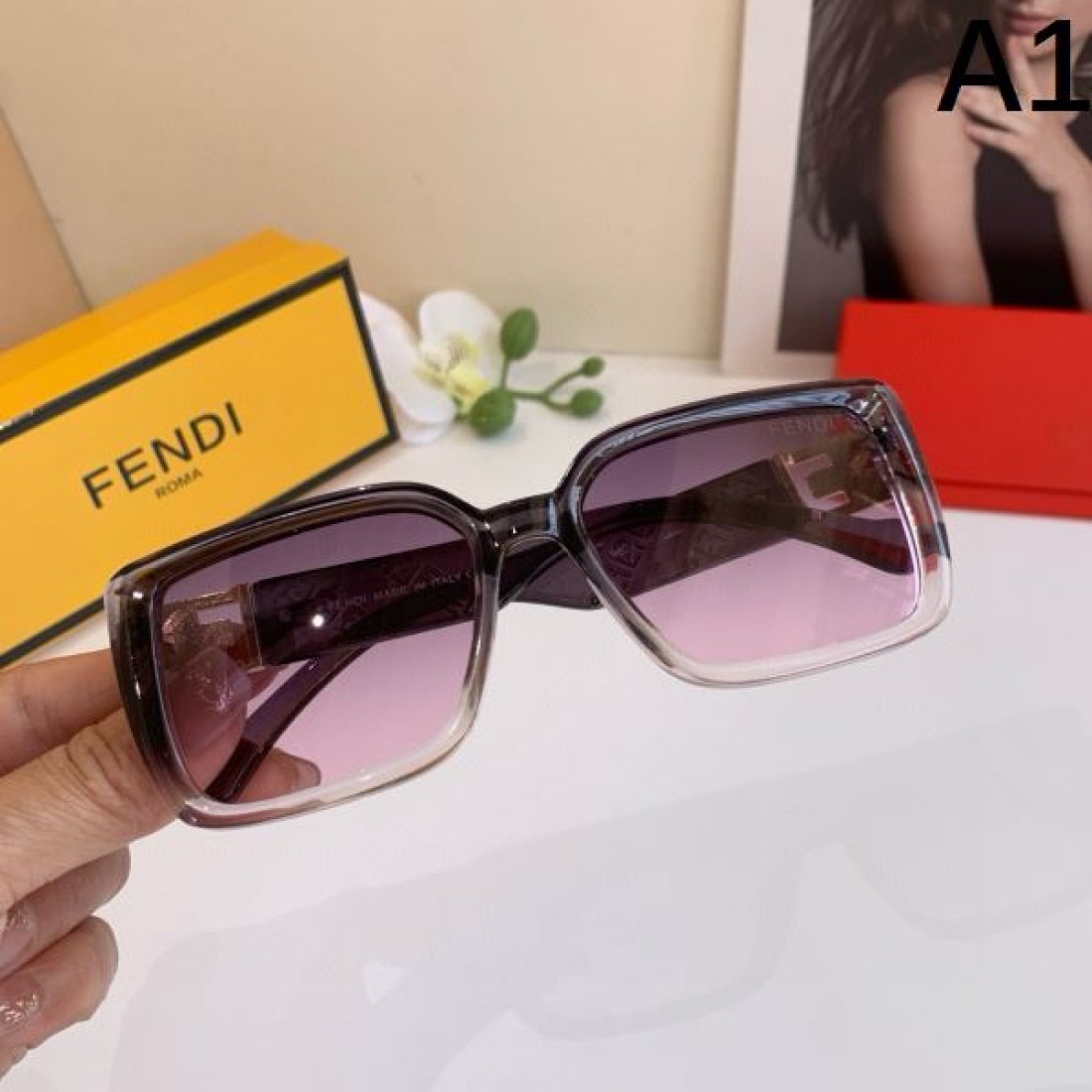 プレイフルな ロゴが印象的な 都会的な フェンディ FENDI コピー サングラス 遊び心のある