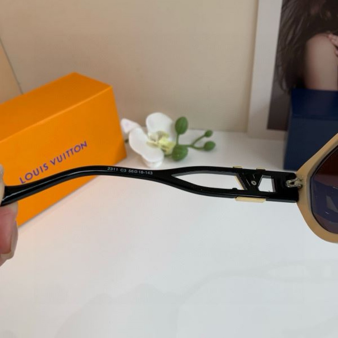 モノクロな ミニマルな モダンな LOUIS VUITTON ルイヴィトン コピー サングラス クールな 知的で シャープな