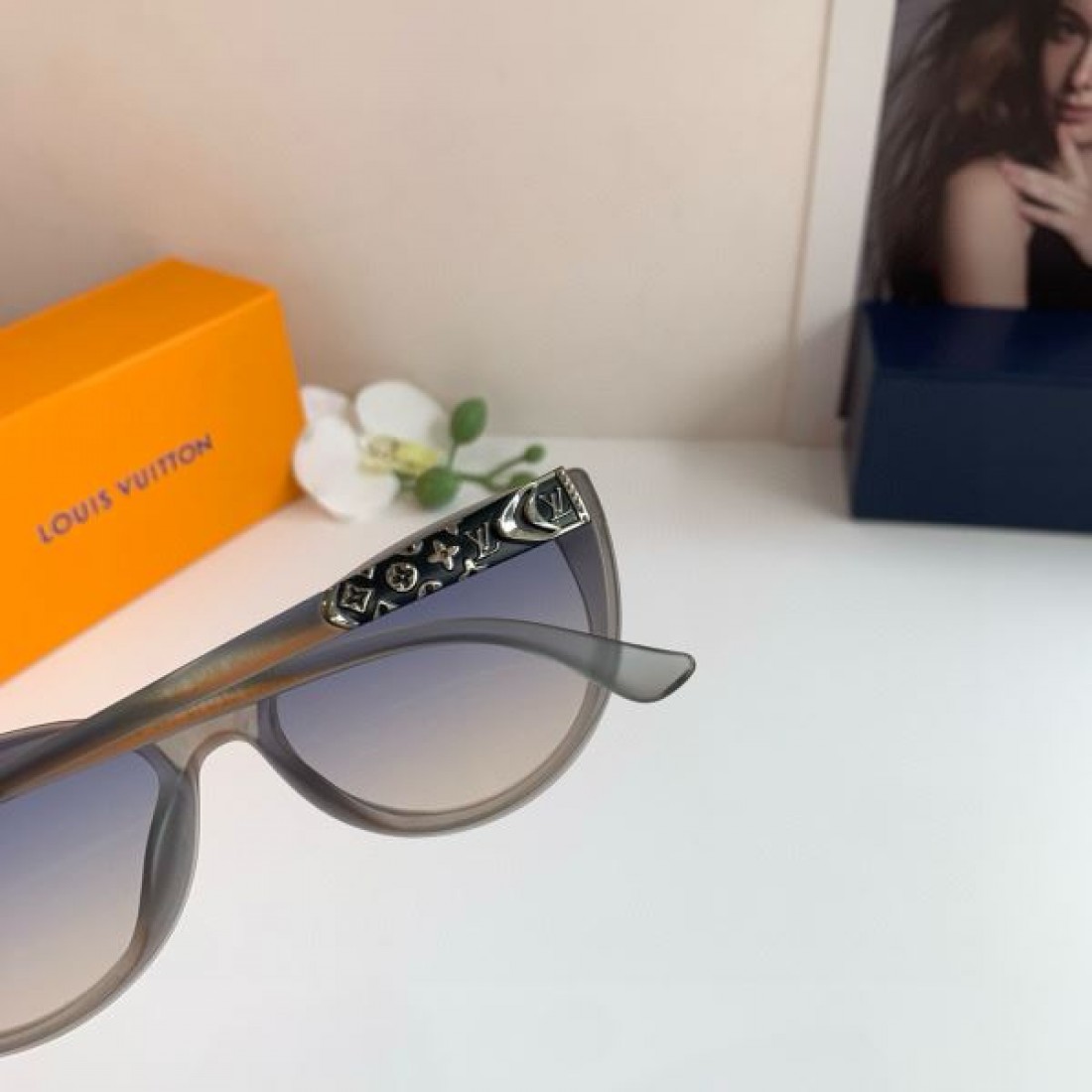 エピレザーを使用した 軽量で カラフルな LOUIS VUITTON ルイヴィトン コピー サングラス ポップな 快適な 