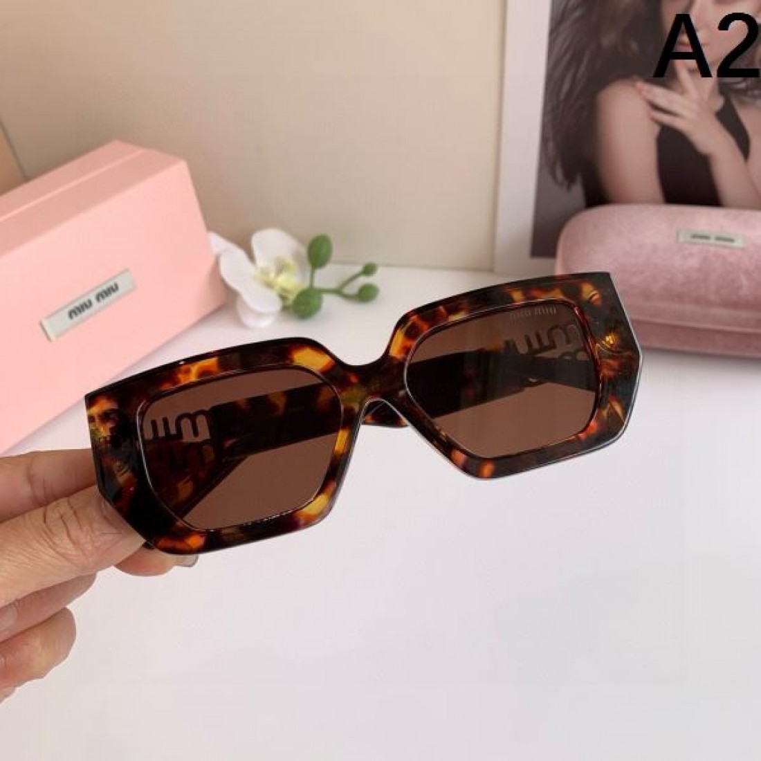 アーティスティックな 独創的な 色鮮やかな MIU MIU ミュウミュウ コピー サングラス