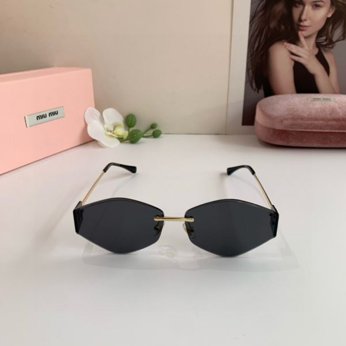 レトロモダンな 装飾的な キュートな MIU MIU ミュウミュウ コピー サングラス 独特な 