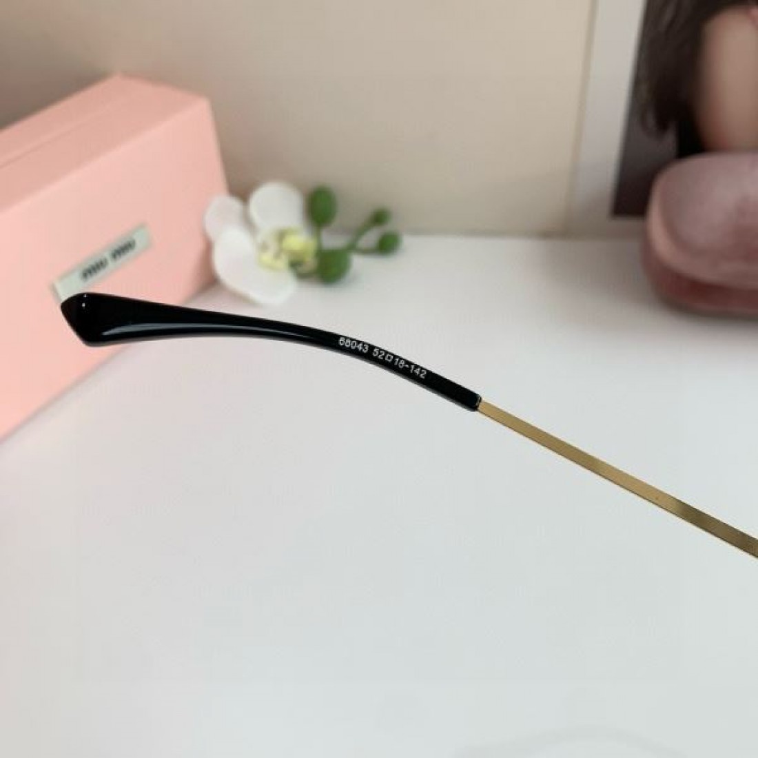 レトロモダンな 装飾的な キュートな MIU MIU ミュウミュウ コピー サングラス 独特な 