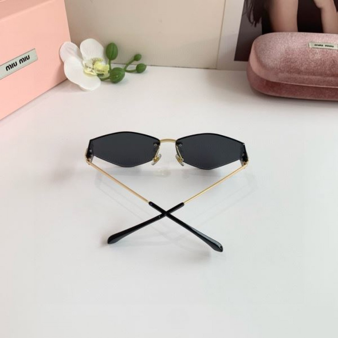 レトロモダンな 装飾的な キュートな MIU MIU ミュウミュウ コピー サングラス 独特な 