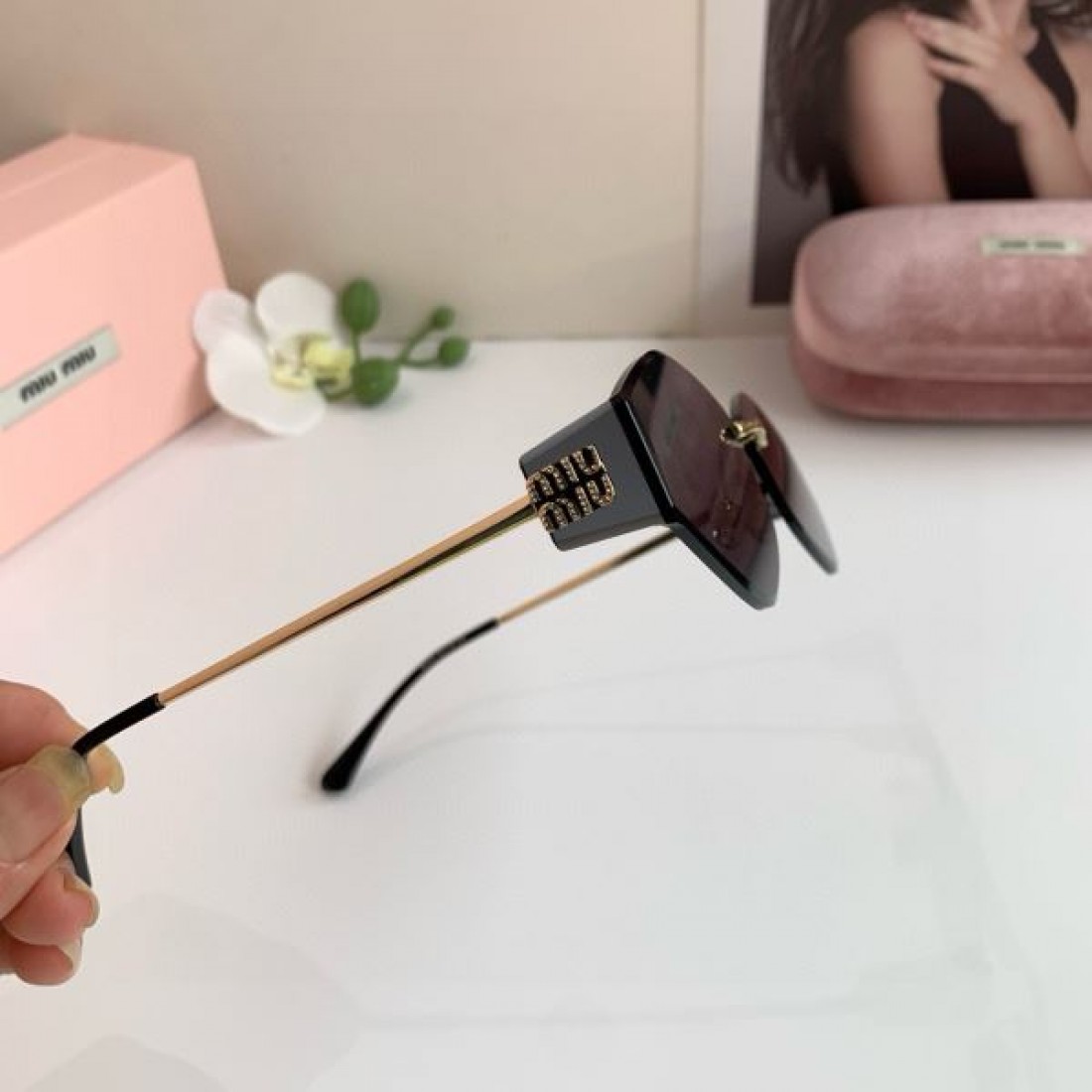 レトロモダンな 装飾的な キュートな MIU MIU ミュウミュウ コピー サングラス 独特な 