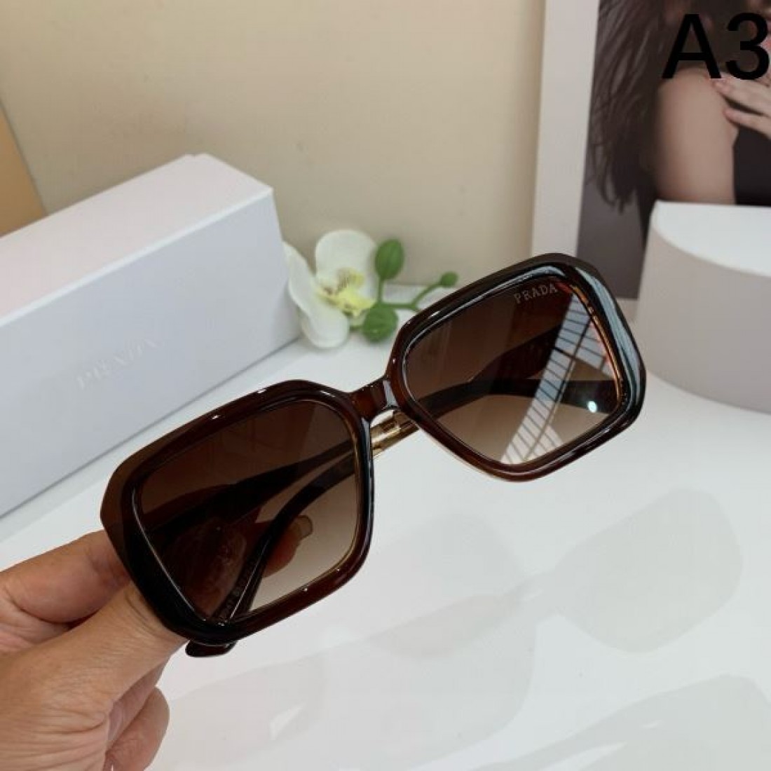 クラシックな シックな 上質な PRADA プラダ コピー サングラス 落ち着いた 飽きの来ない