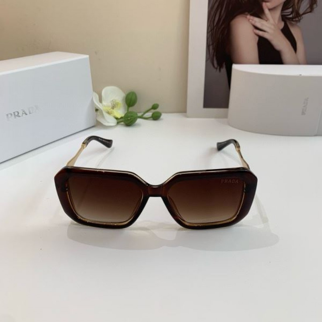 クラシックな シックな 上質な PRADA プラダ コピー サングラス 落ち着いた 飽きの来ない