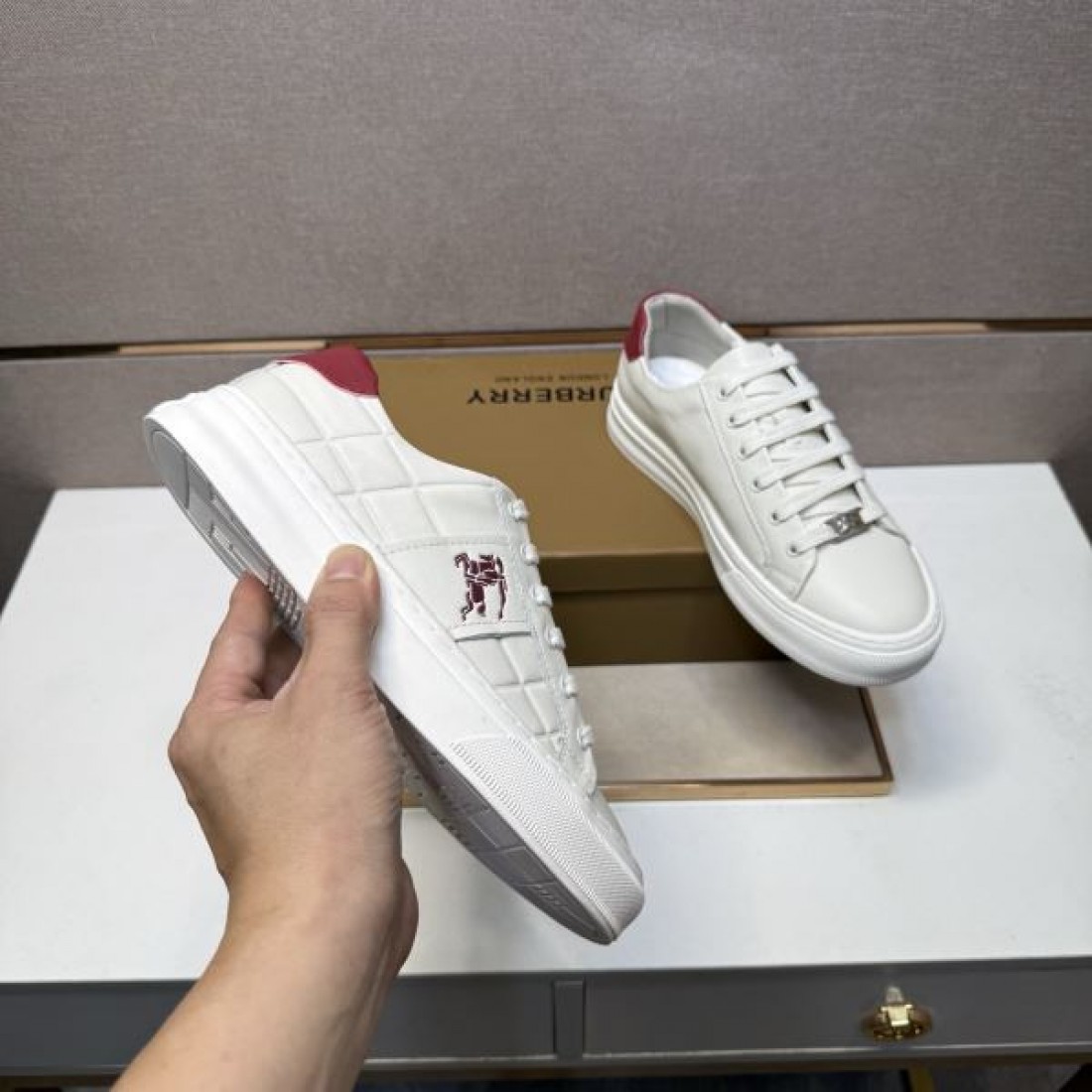 カジュアル 上質 バーバリー BURBERRY コピー カジュアルシューズ 落ち着き