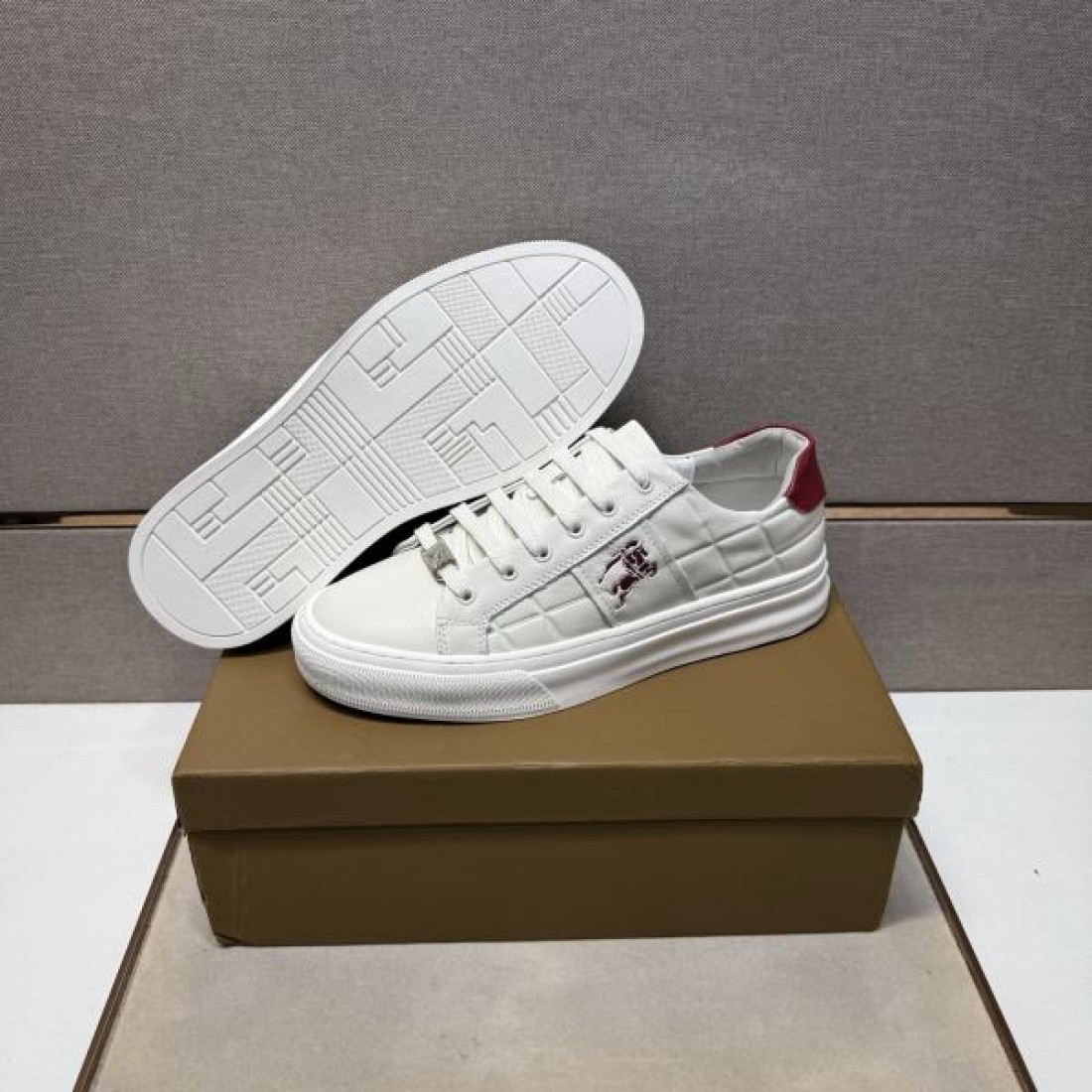 カジュアル 上質 バーバリー BURBERRY コピー カジュアルシューズ 落ち着き