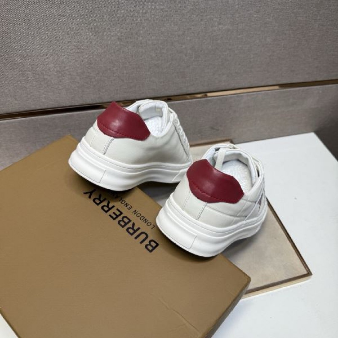 カジュアル 上質 バーバリー BURBERRY コピー カジュアルシューズ 落ち着き