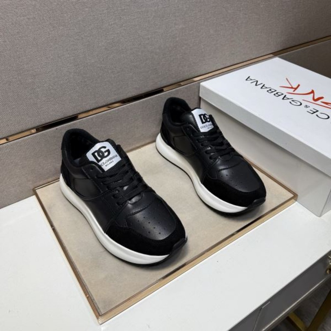 スニーカー ロゴパッチ ローカット 厚底ソール DOLCE＆GABBANA ドルチェ＆ガッバーナ コピー 2026新作 すっきり見え デイリー主力