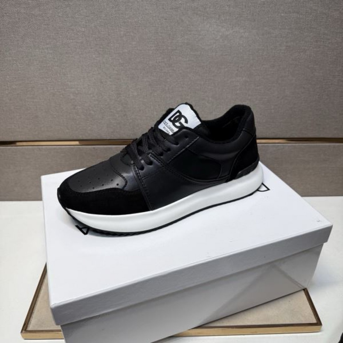スニーカー ロゴパッチ ローカット 厚底ソール DOLCE＆GABBANA ドルチェ＆ガッバーナ コピー 2026新作 すっきり見え デイリー主力