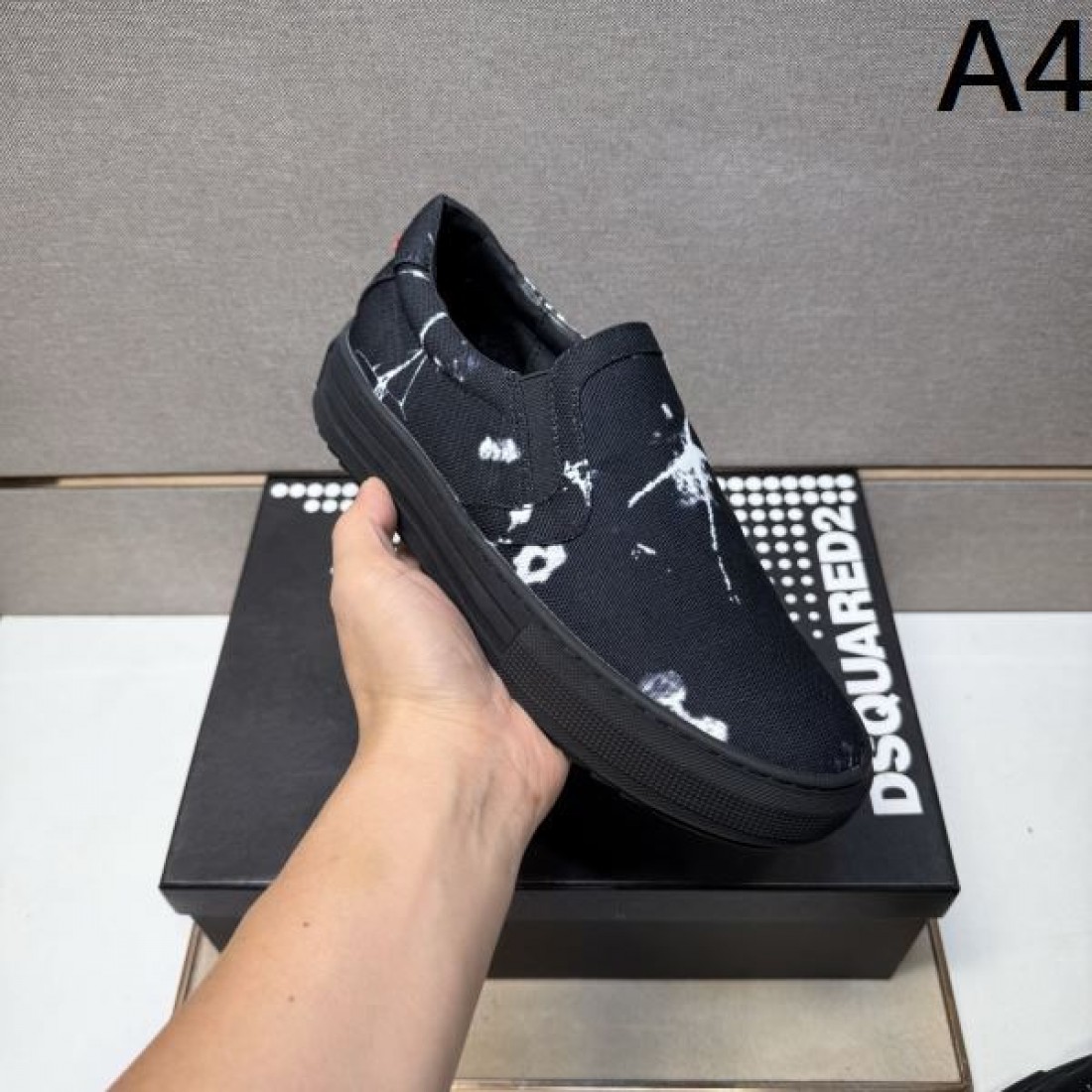 スリッポン スニーカー ロゴプリント キャンバス調 DOLCE＆GABBANA ドルチェ＆ガッバーナ コピー 2026新作 ラフ見え 外出コーデ向け