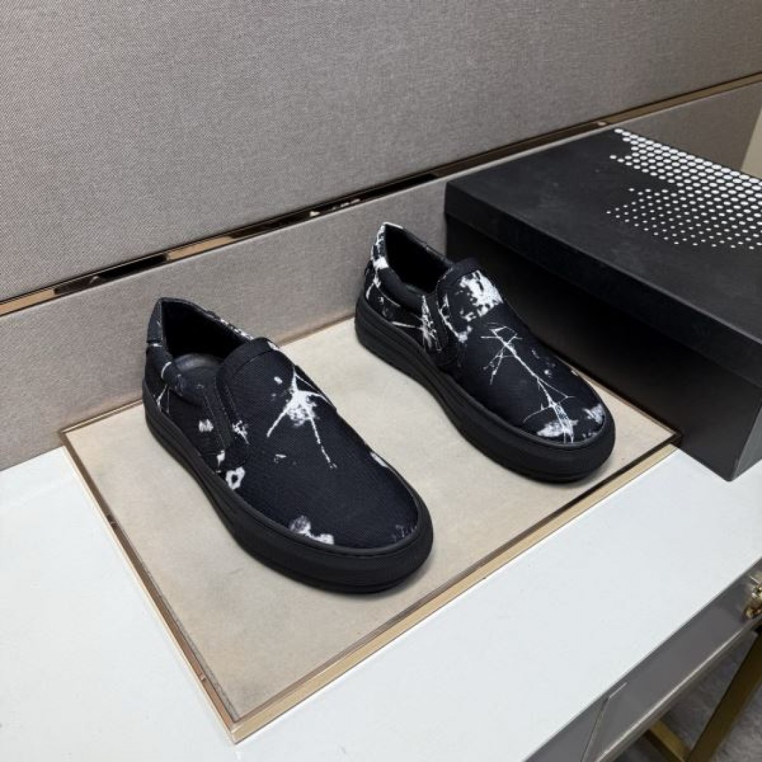 スリッポン スニーカー ロゴプリント キャンバス調 DOLCE＆GABBANA ドルチェ＆ガッバーナ コピー 2026新作 ラフ見え 外出コーデ向け