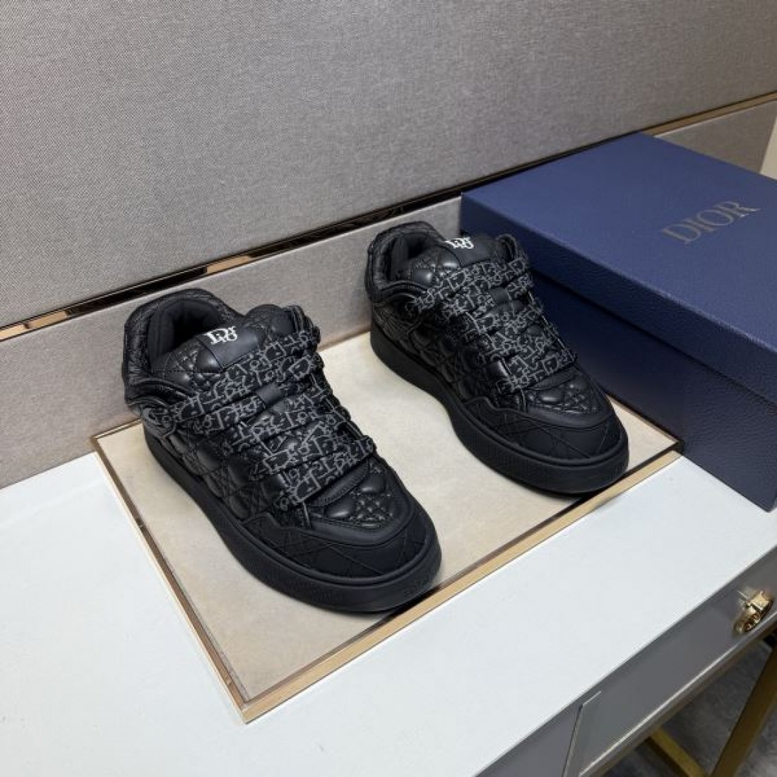 都会的 クール ディオール DIOR コピー カジュアルシューズ 高級感 洗練