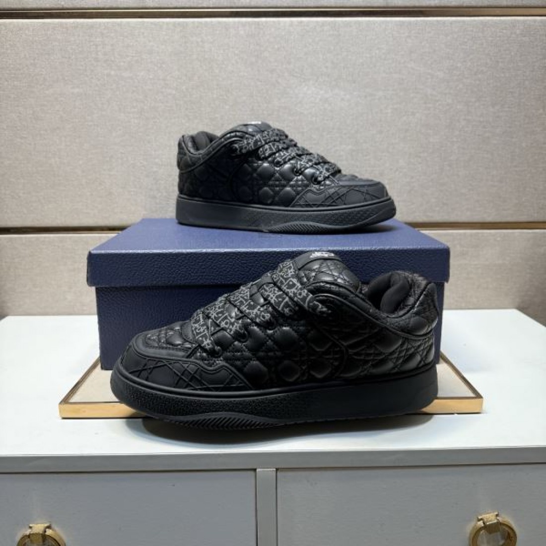 都会的 クール ディオール DIOR コピー カジュアルシューズ 高級感 洗練