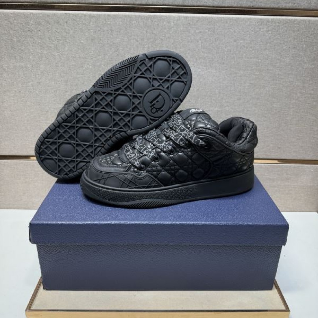 都会的 クール ディオール DIOR コピー カジュアルシューズ 高級感 洗練