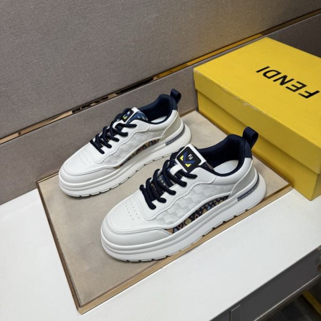  ラグジュアリー 軽量 フェンディ FENDI コピー カジュアルシューズ スマート 高評価