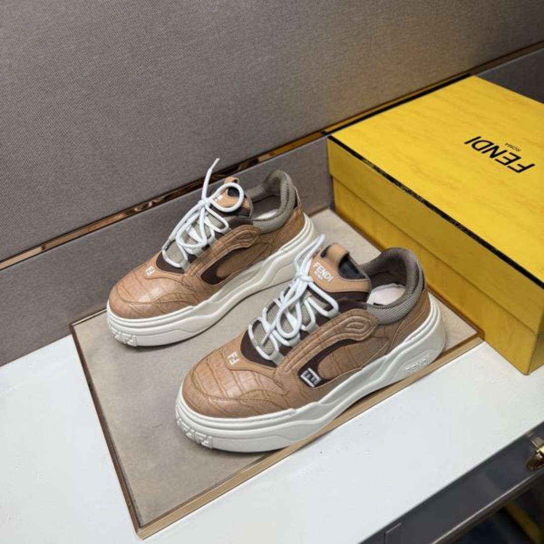  上品 トレンド フェンディ FENDI コピー カジュアルシューズ 使いやすい 洗練