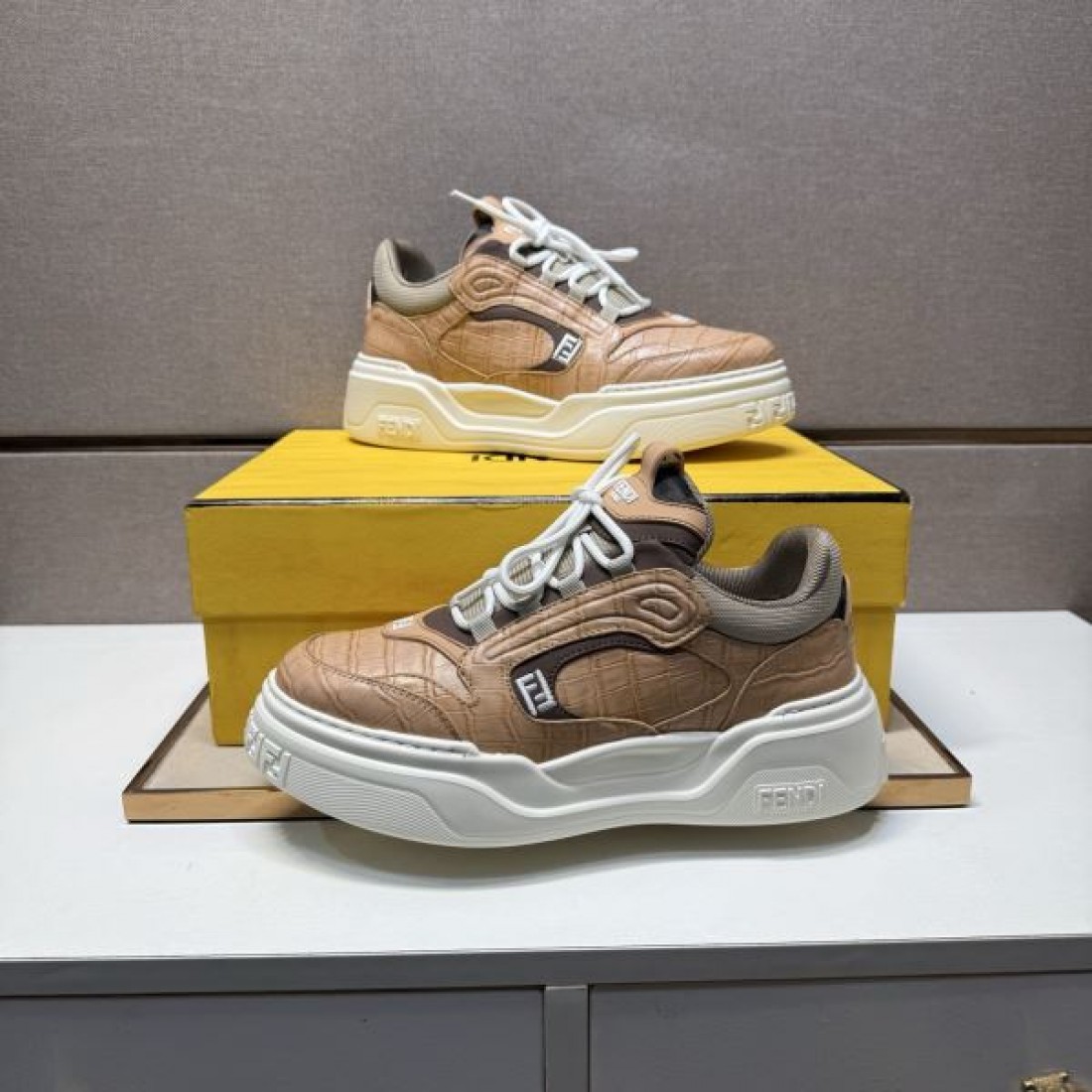  上品 トレンド フェンディ FENDI コピー カジュアルシューズ 使いやすい 洗練