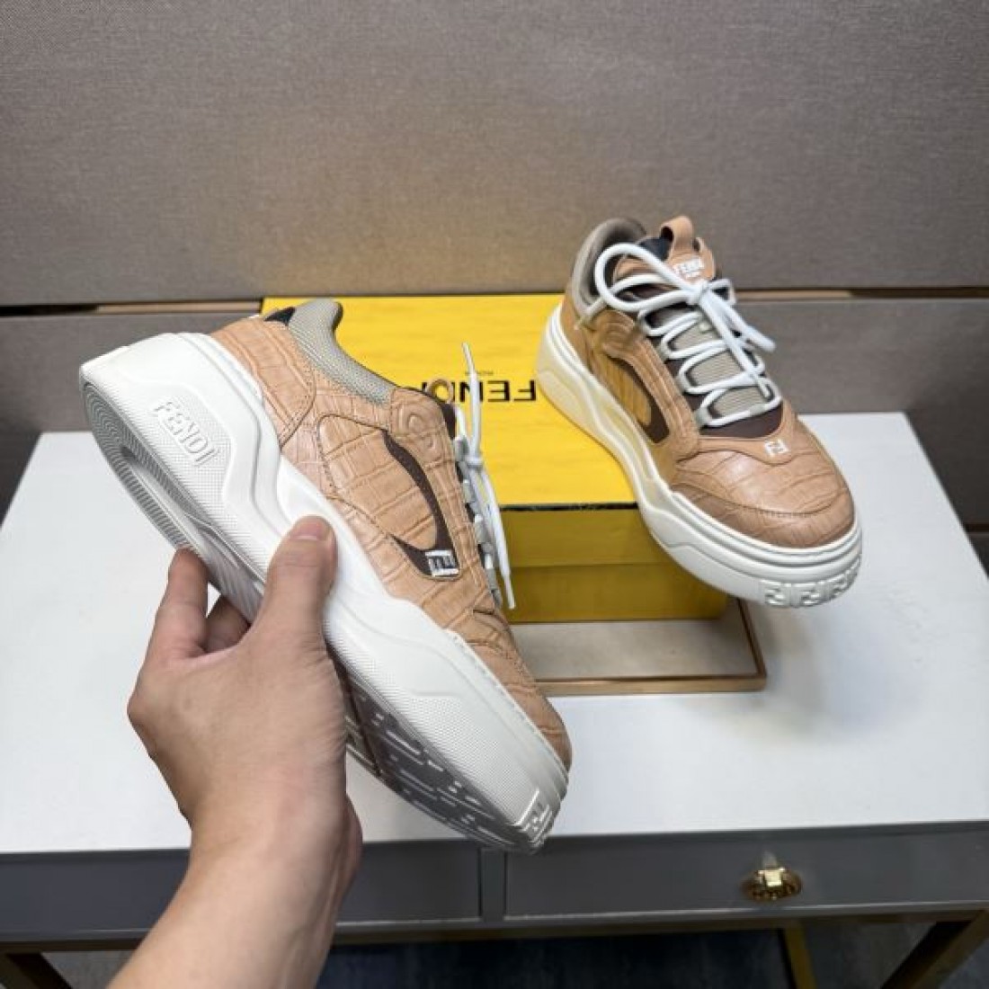  上品 トレンド フェンディ FENDI コピー カジュアルシューズ 使いやすい 洗練