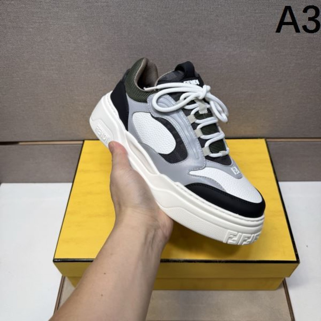  スタイリッシュ 個性派 フェンディ FENDI コピー カジュアルシューズ 都会的 旬