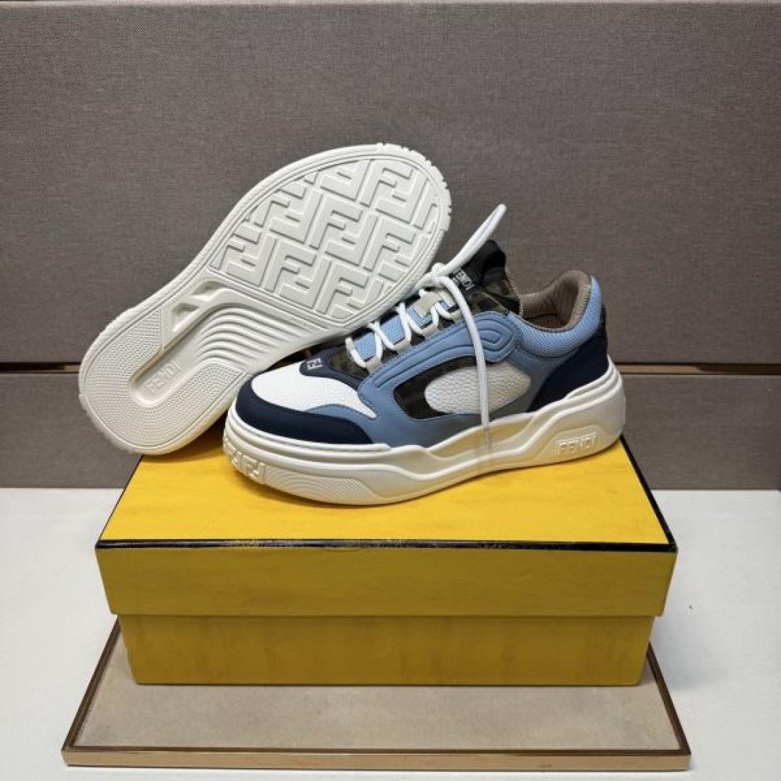  スタイリッシュ 個性派 フェンディ FENDI コピー カジュアルシューズ 都会的 旬