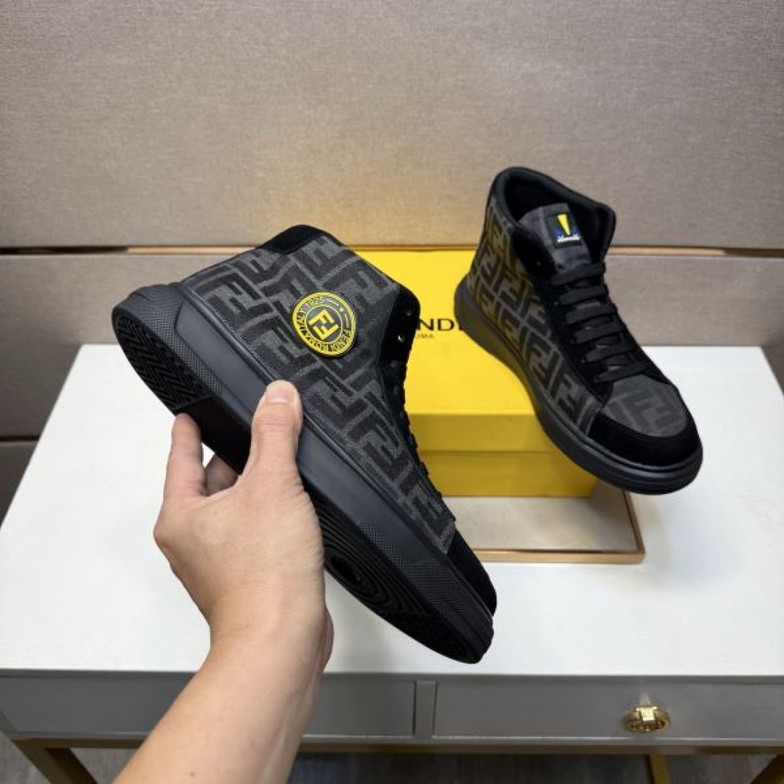 高級感 モダン フェンディ FENDI コピー カジュアルシューズ 快適 上品