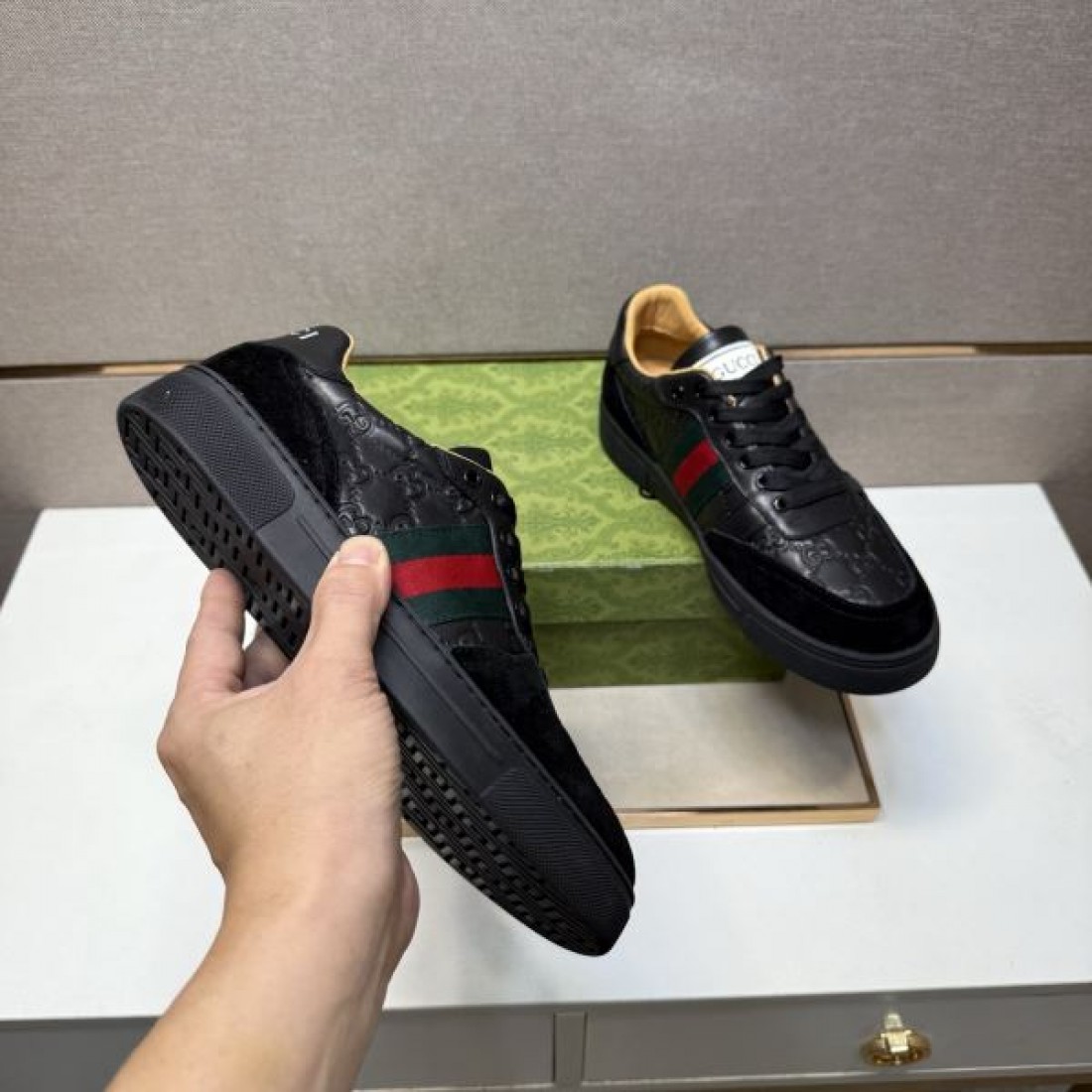 フローラル エンブロイダリー アーティスティック グッチ GUCCI コピー カジュアルシューズ