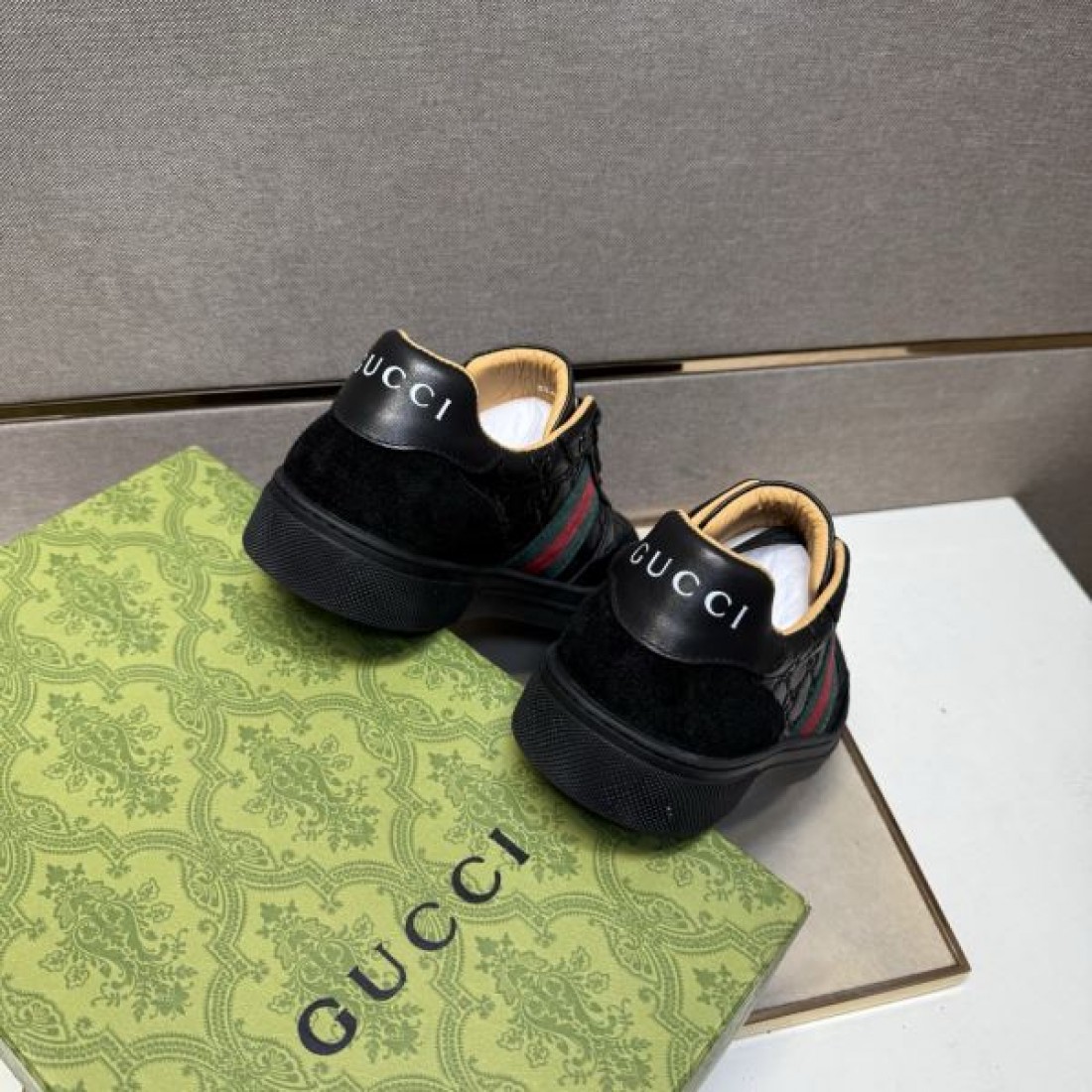 フローラル エンブロイダリー アーティスティック グッチ GUCCI コピー カジュアルシューズ