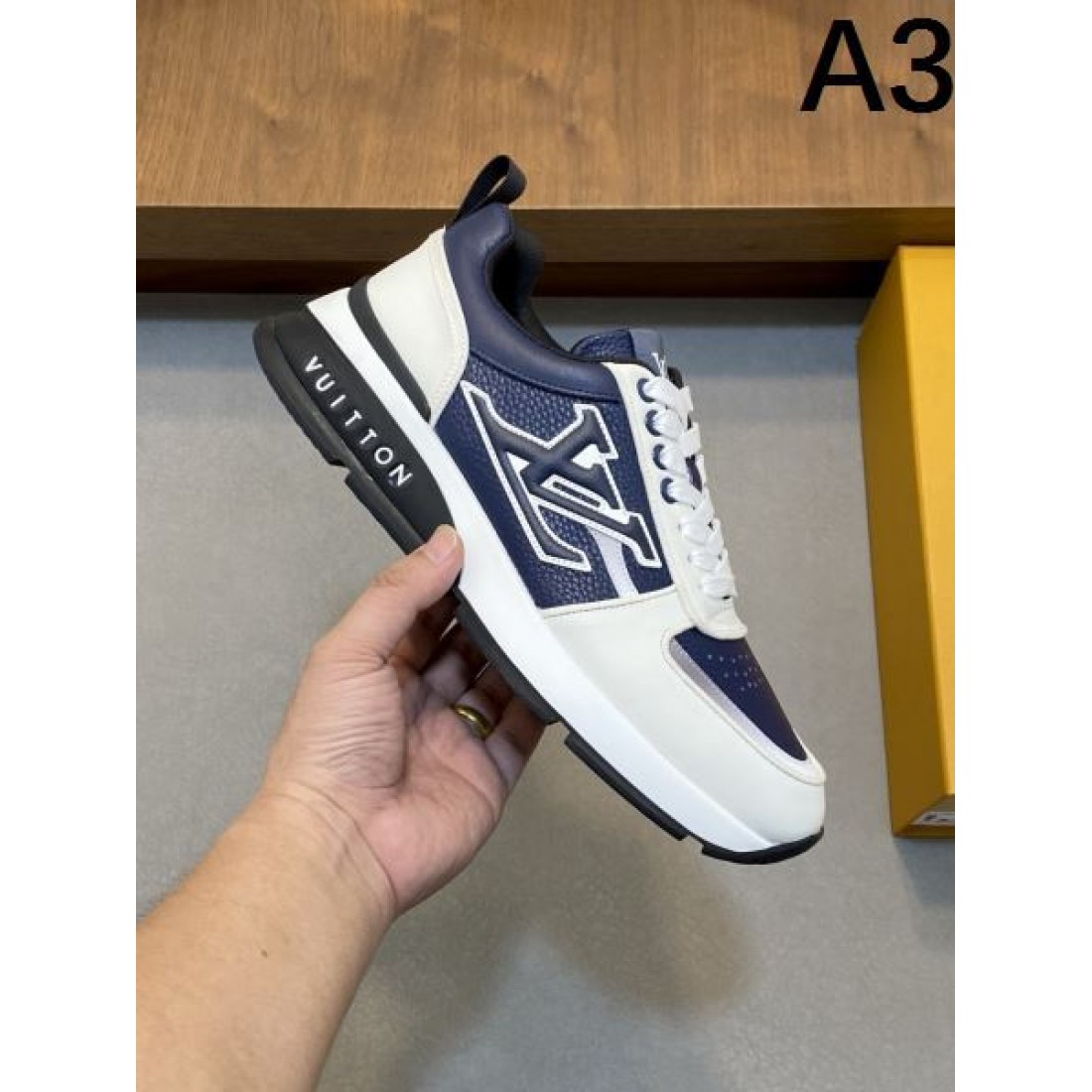 洗練 モノグラム 旅情 LOUIS VUITTON ルイヴィトン コピー カジュアルシューズ 気品 