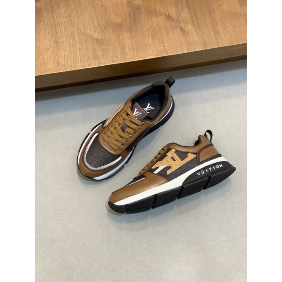 洗練 モノグラム 旅情 LOUIS VUITTON ルイヴィトン コピー カジュアルシューズ 気品 