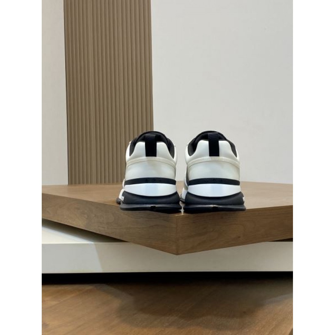 トラベル コンシャス モダン LOUIS VUITTON ルイヴィトン コピー カジュアルシューズ 都会的